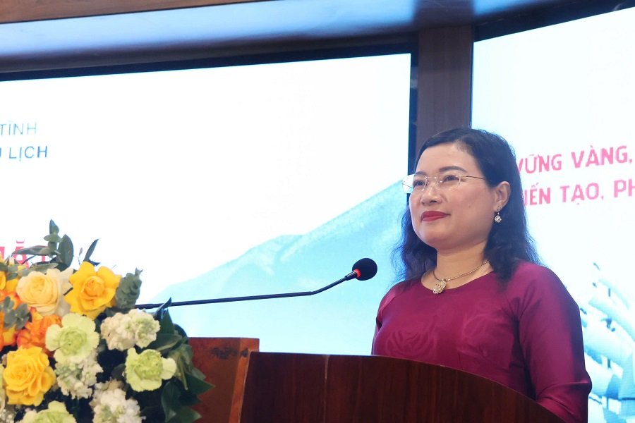 Ph&oacute; Chủ tịch UBND tỉnh H&agrave; Tĩnh Nguyễn Thị Nguyệt ph&aacute;t biểu tại buổi tọa đ&agrave;m