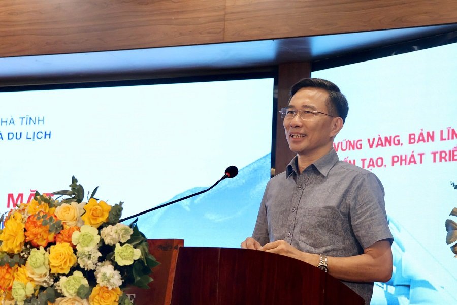 Gi&aacute;m đốc Sở VH-TT&DL H&agrave; Tĩnh Nguyễn Viết Trường bế mạc buổi tọa đ&agrave;m