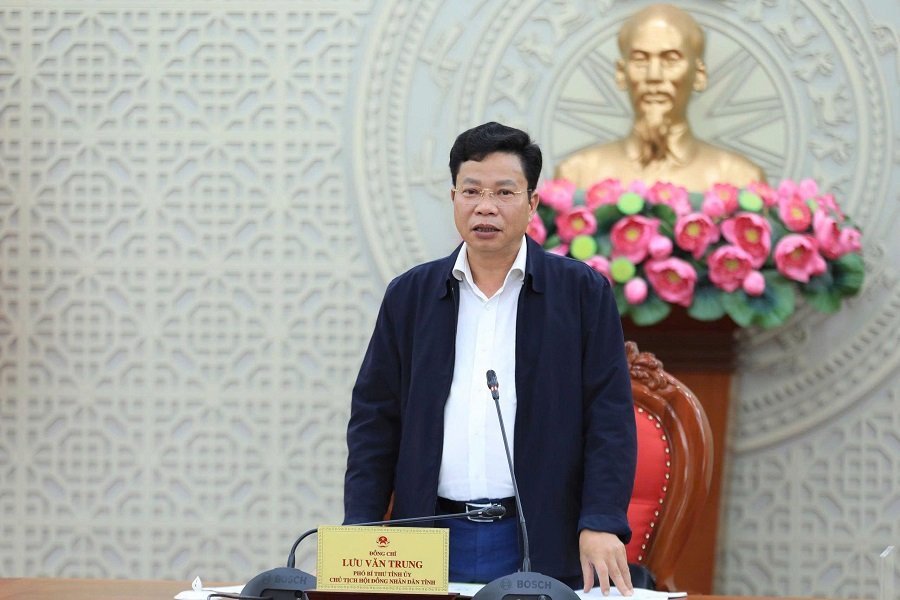 Ph&oacute; B&iacute; thư Tỉnh ủy, Chủ tịch HĐND tỉnh Lưu Văn Trung ph&aacute;t biểu tại buổi l&agrave;m việc.