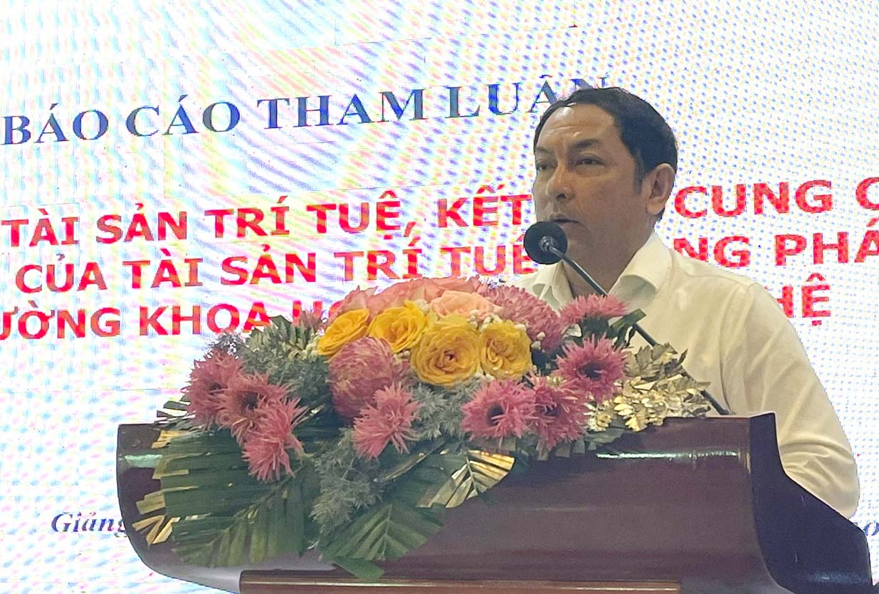 Ts Lê Nguyễn Đoàn Khôi phát biểu với Hội thảo Ts Lê Nguyễn Đoàn Khôi phát biểu với Hội thảo