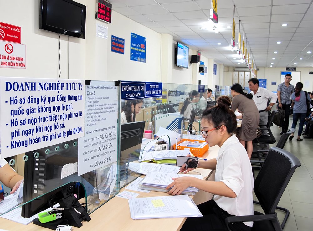 Cải c&aacute;ch thủ tục h&agrave;nh ch&iacute;nh, đẩy mạnh số h&oacute;a được kỳ vọng giảm thời gian v&agrave; chi ph&iacute;, tạo m&ocirc;i trường thuận lợi hơn cho doanh nghiệp.