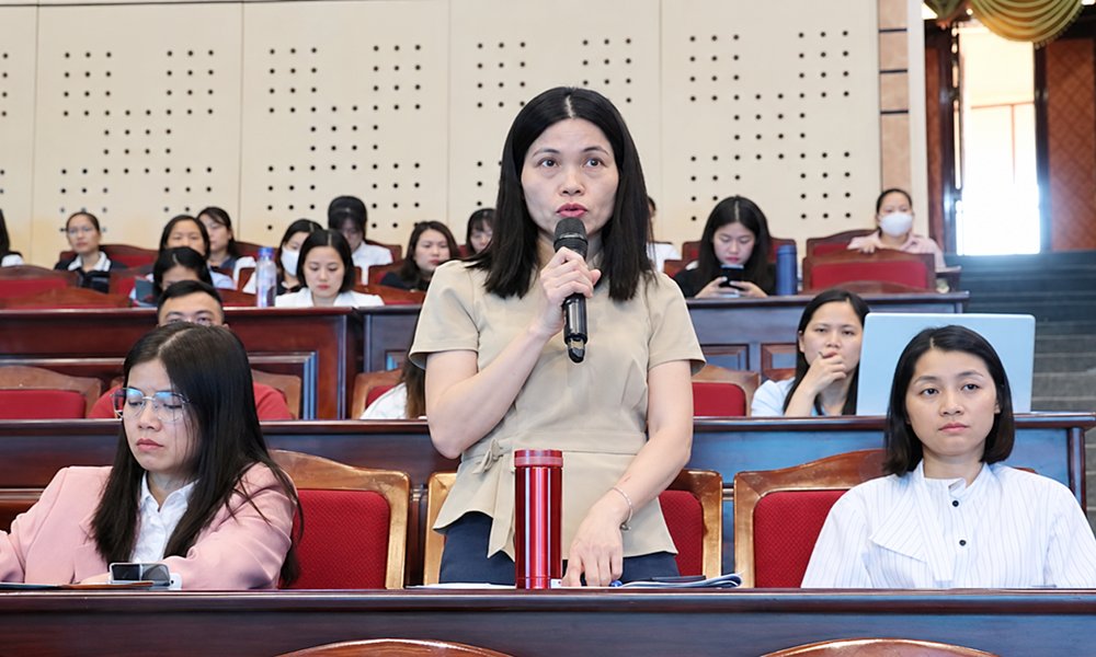 Đại diện doanh nghiệp nêu ý kiến tại buổi đối thoại. Đại diện doanh nghiệp nêu ý kiến tại buổi đối thoại.