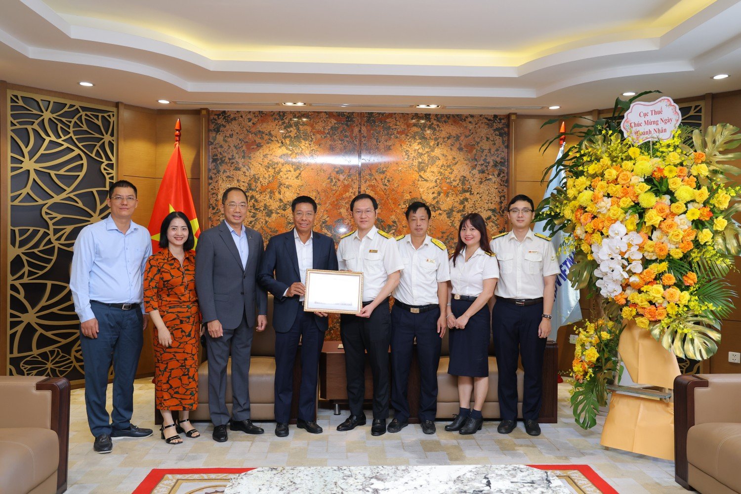PETROVIETNAM nhận Bằng khen ghi nhận thành tích tuân thủ chính sách, pháp luật thuế năm 2025 PETROVIETNAM nhận Bằng khen ghi nhận thành tích tuân thủ chính sách, pháp luật thuế năm 2025