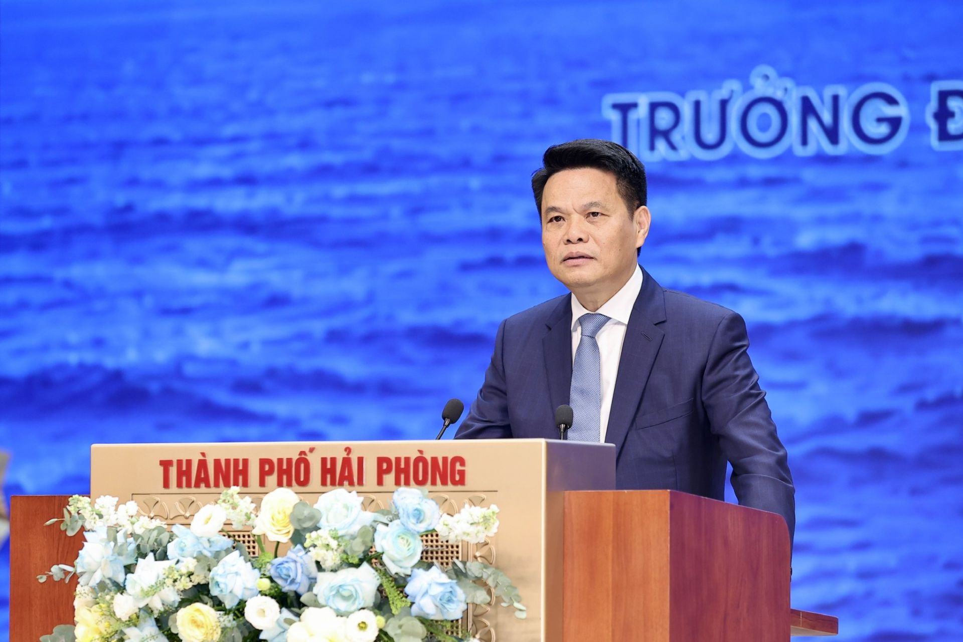 Đồng chí Lê Ngọc Châu Bí thư Thành ủy, Trưởng Đoàn ĐBQH thành phố phát biểu khai mạc hội nghị. Đồng chí Lê Ngọc Châu Bí thư Thành ủy, Trưởng Đoàn ĐBQH thành phố phát biểu khai mạc hội nghị.