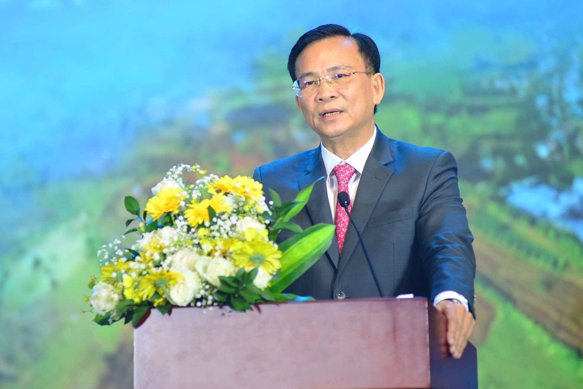 &ldquo;Tỉnh cam kết sẽ lu&ocirc;n lu&ocirc;n chia sẻ, đồng h&agrave;nh tạo điều kiện tốt nhất để doanh nghiệp hoạt động v&agrave; ph&aacute;t triển&rdquo; &ndash; &ocirc;ng Hồ Văn Mười nhấn mạnh.