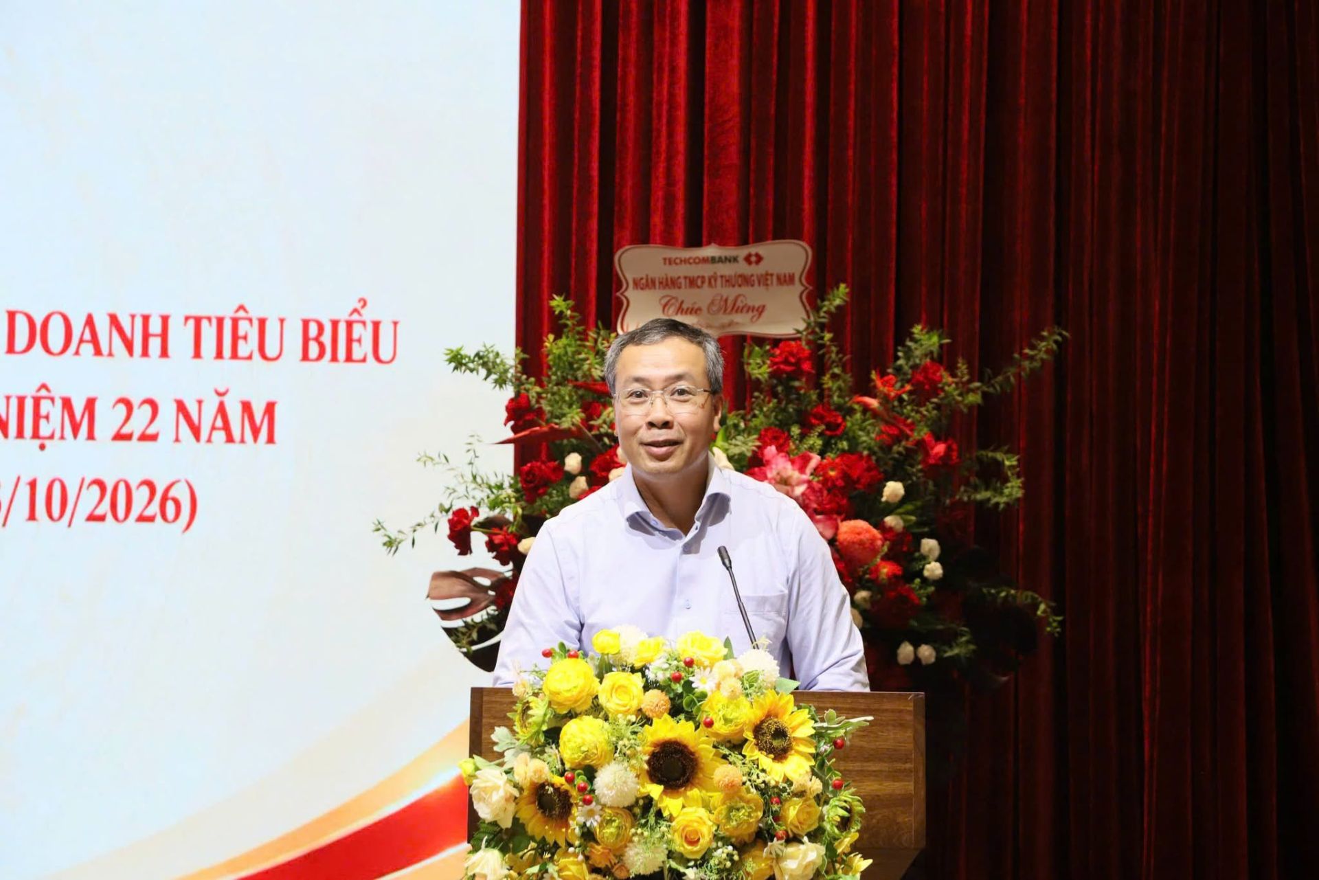 Ông Vũ Hữu Tuyến, Phó Bí thư Thường trực Đảng ủy, Chủ tịch Công đoàn Tổng công ty Vận tải Hà Nội (Transerco), đại diện cộng đồng doanh nghiệp phát biểu tại hội nghị. Ông Vũ Hữu Tuyến, Phó Bí thư Thường trực Đảng ủy, Chủ tịch Công đoàn Tổng công ty Vận tải Hà Nội (Transerco), đại diện cộng đồng doanh nghiệp phát biểu tại hội nghị.