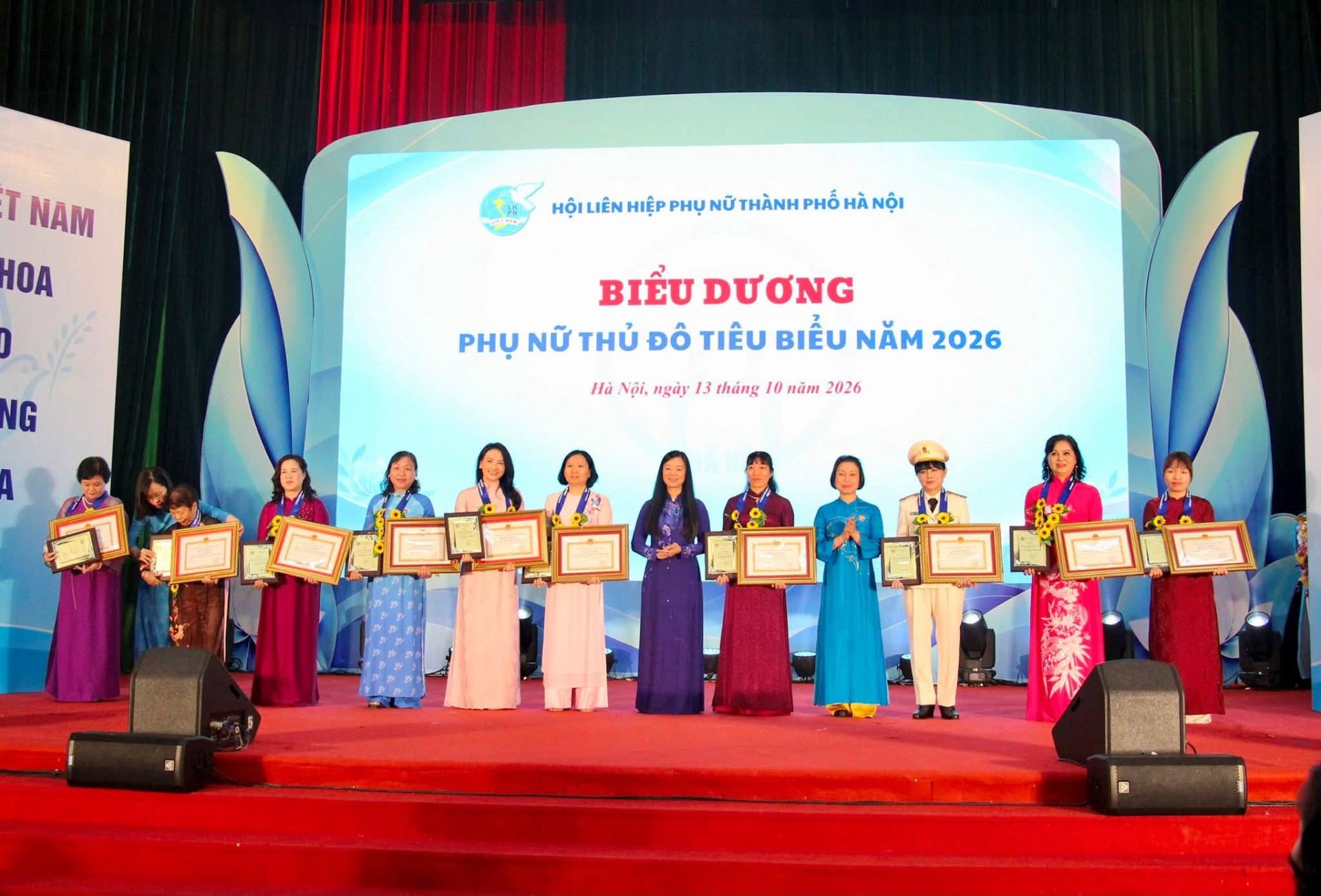 Hà Nội tôn vinh 10 phụ nữ tiêu biểu với những đóng góp nổi bật cho cộng đồng