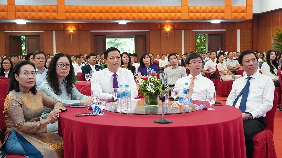 Lãnh đạo tỉnh Quảng Trị cùng các đại biểu tham dự hội nghị Lãnh đạo tỉnh Quảng Trị cùng các đại biểu tham dự hội nghị
