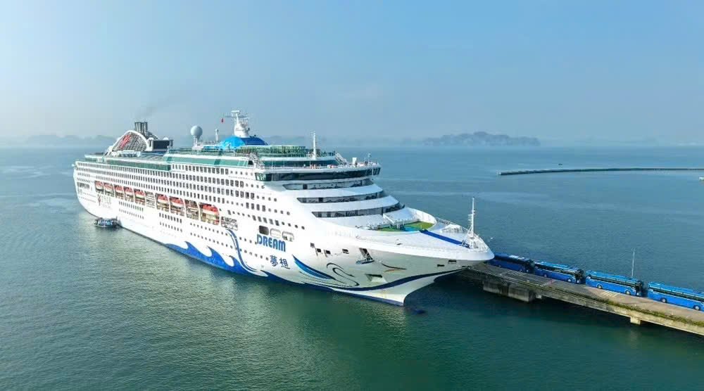 Tàu biển Dream Cruise đưa hơn 2.300 khách du lịch Trung Quốc đến Quảng Ninh tham quan, trải nghiệm Tàu biển Dream Cruise đưa hơn 2.300 khách du lịch Trung Quốc đến Quảng Ninh tham quan, trải nghiệm