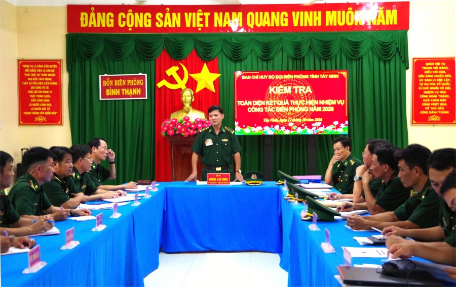 Đại t&aacute; Dương Văn Dược, Ch&iacute;nh ủy Ban Chỉ huy BĐBP tỉnh, Trưởng đo&agrave;n c&ocirc;ng t&aacute;c số 2 ph&aacute;t biểu kết luận tại Đồn BP B&igrave;nh Thạnh