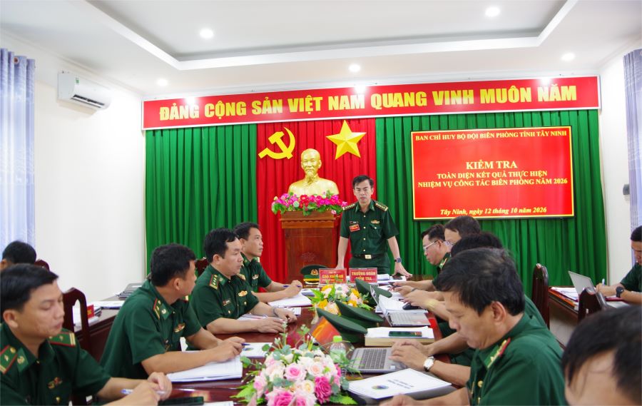 Đại t&aacute; Cao Xu&acirc;n An, Ph&oacute; Chỉ huy trưởng Nghiệp vụ, Trưởng đo&agrave;n c&ocirc;ng t&aacute;c số 1, ph&aacute;t biểu kết luận tại Đồn BP Mỹ Thạnh T&acirc;y
