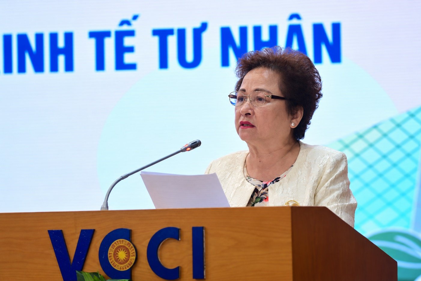 Anh h&ugrave;ng Lao động Nguyễn Thị Nga tham dự v&agrave; ph&aacute;t biểu tại Hội nghị &ldquo;Doanh nghiệp, doanh nh&acirc;n tư nh&acirc;n Việt Nam với đổi mới m&ocirc; h&igrave;nh ph&aacute;t triển đất nước v&agrave; ch&iacute;nh s&aacute;ch đảng vi&ecirc;n l&agrave;m kinh tế tư nh&acirc;n&rdquo; do Ban Ch&iacute;nh s&aacute;ch, chiến lược Trung ương chủ tr&igrave;, phối hợp với Đảng uỷ Li&ecirc;n đo&agrave;n Thương mại v&agrave; C&ocirc;ng nghiệp Việt Nam (VCCI) tổ chức th&aacute;ng 5/2026