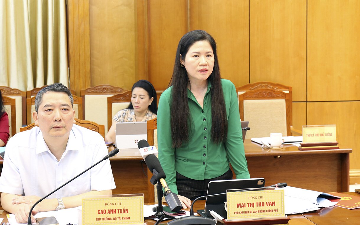 Phó Chủ nhiệm Văn phòng Chính phủ Mai Thị Thu Vân trao đổi tại buổi làm việc. Phó Chủ nhiệm Văn phòng Chính phủ Mai Thị Thu Vân trao đổi tại buổi làm việc.