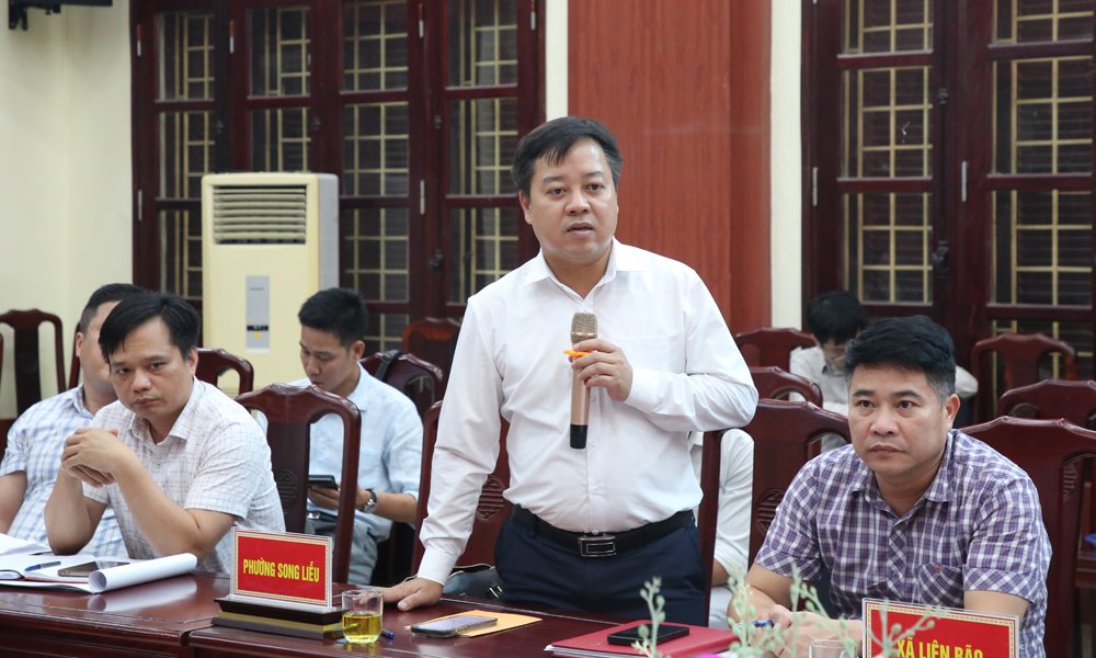 Đại diện các phường, xã phân tích những vướng mắc trong công tác giải phóng mặt bằng tại địa phương. Đại diện các phường, xã phân tích những vướng mắc trong công tác giải phóng mặt bằng tại địa phương.
