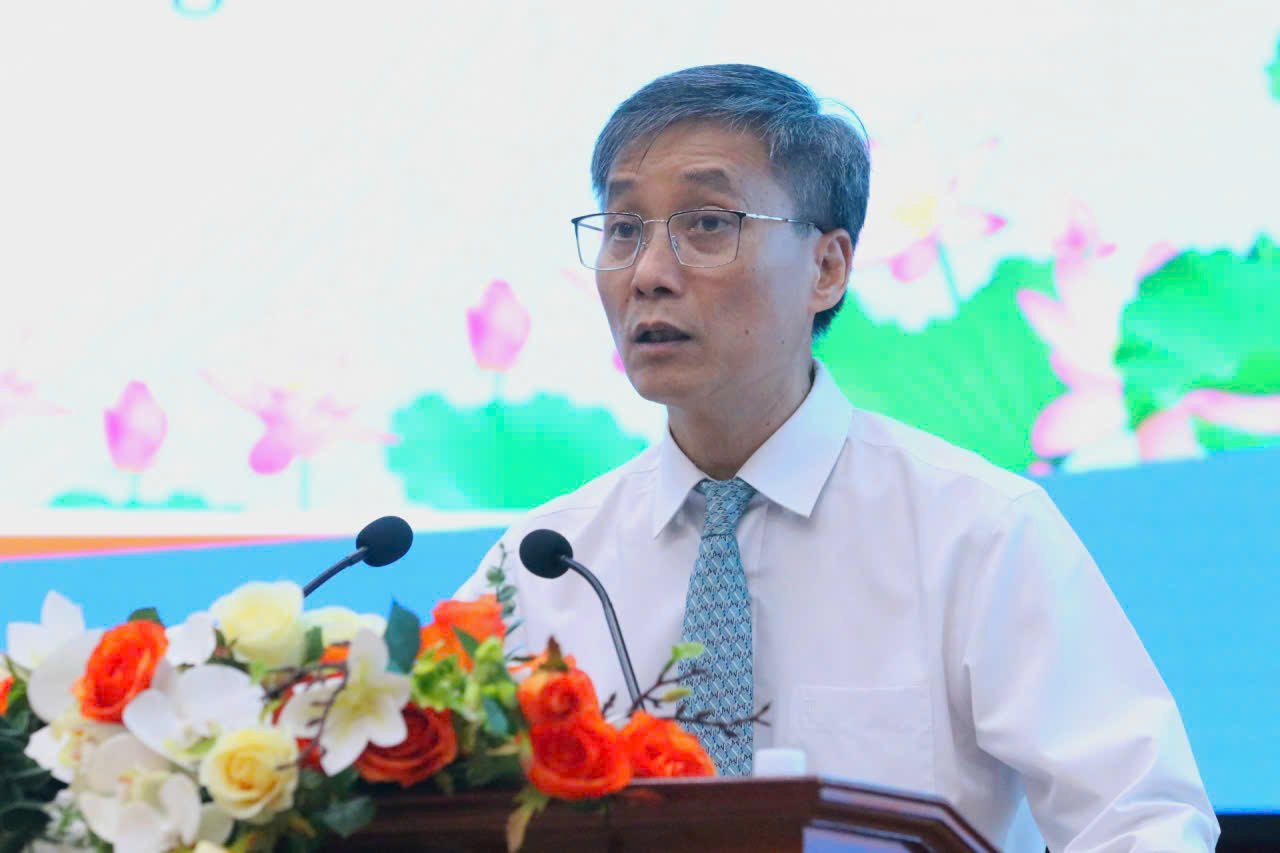Ông Nguyễn Khánh Ngọc – Bí thư Đảng ủy, Chủ tịch Hội Luật gia Việt Nam phát biểu tại Đại hội. Ông Nguyễn Khánh Ngọc – Bí thư Đảng ủy, Chủ tịch Hội Luật gia Việt Nam phát biểu tại Đại hội.