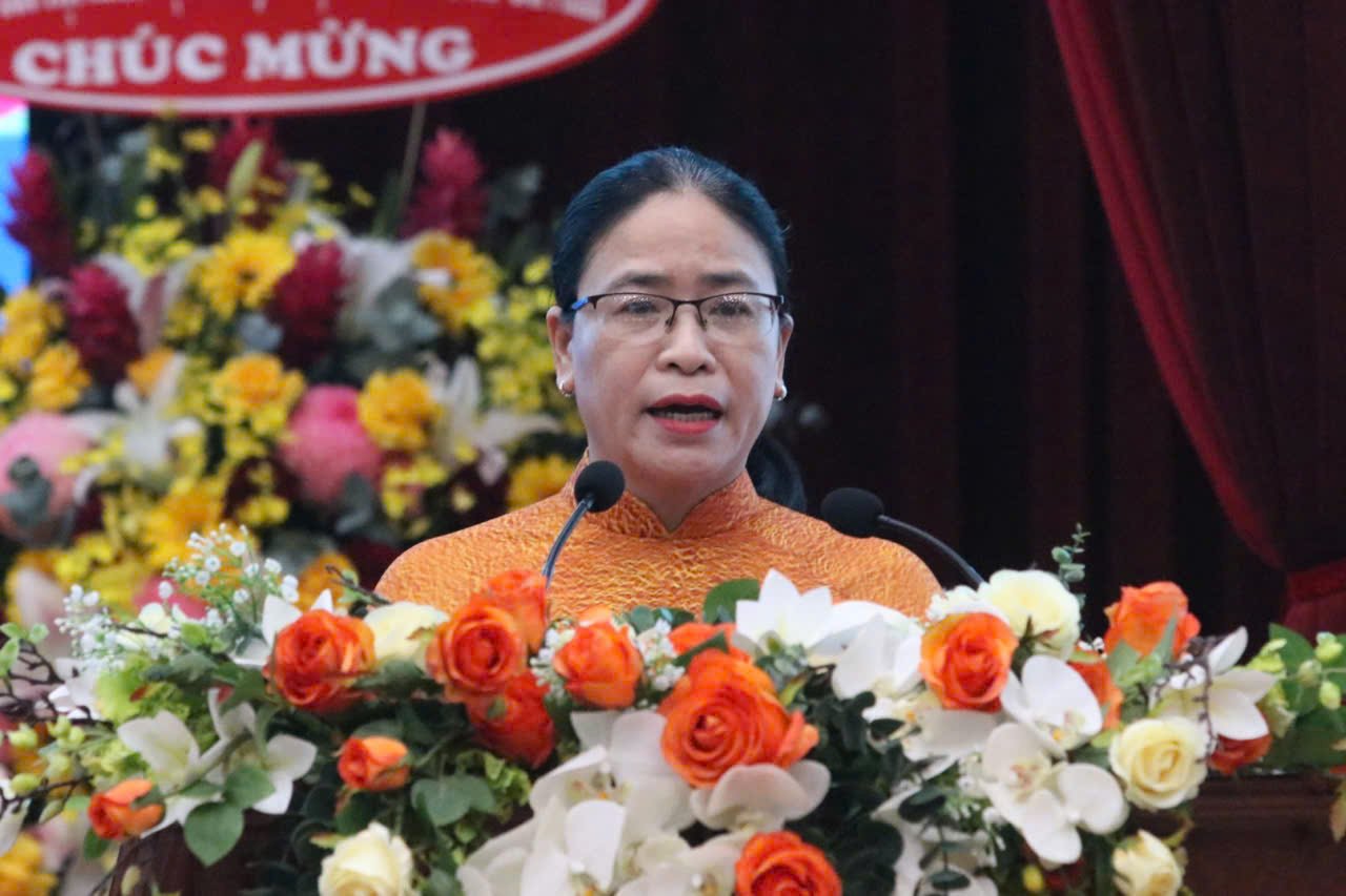 Bà Nguyễn Thị Tuyết Minh – Phó Bí thư Đảng ủy Mặt trận Tổ quốc và các đoàn thể Thành phố phát biểu tại Đại hội. Bà Nguyễn Thị Tuyết Minh – Phó Bí thư Đảng ủy Mặt trận Tổ quốc và các đoàn thể Thành phố phát biểu tại Đại hội.