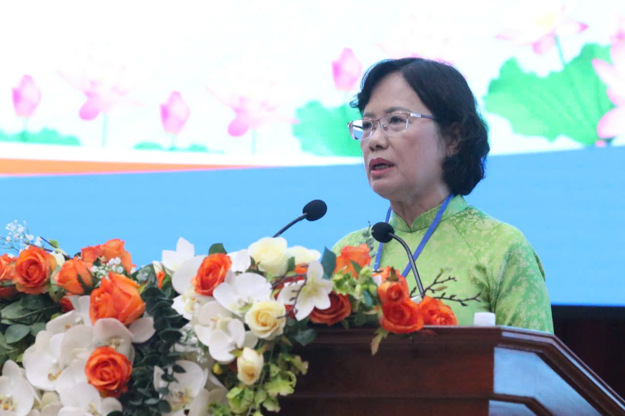 Bà Ung Thị Xuân Hương – Chủ tịch Hội Luật gia TP.HCM phát biểu tại Đại hội. Bà Ung Thị Xuân Hương – Chủ tịch Hội Luật gia TP.HCM phát biểu tại Đại hội.