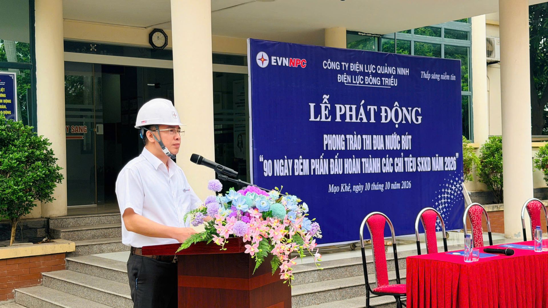 Ông Hoàng Mạnh Hùng - Trưởng Điện lực Đông Triều phát động thi đua nước rút 90 ngày Ông Hoàng Mạnh Hùng - Trưởng Điện lực Đông Triều phát động thi đua nước rút 90 ngày