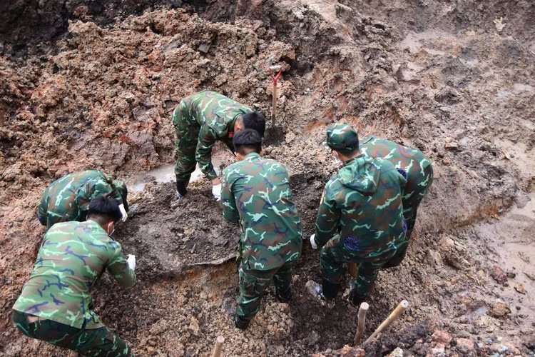 Tiếp tục tìm thấy 8 hài cốt liệt sĩ sau lễ an táng 731 hài cốt tại TP. Hồ Chí Minh Tiếp tục tìm thấy 8 hài cốt liệt sĩ sau lễ an táng 731 hài cốt tại TP. Hồ Chí Minh