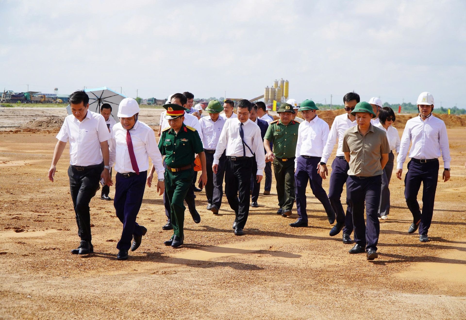 c&aacute;c đơn vị kiểm tra thực tế tại s&acirc;n bay Quảng Trị