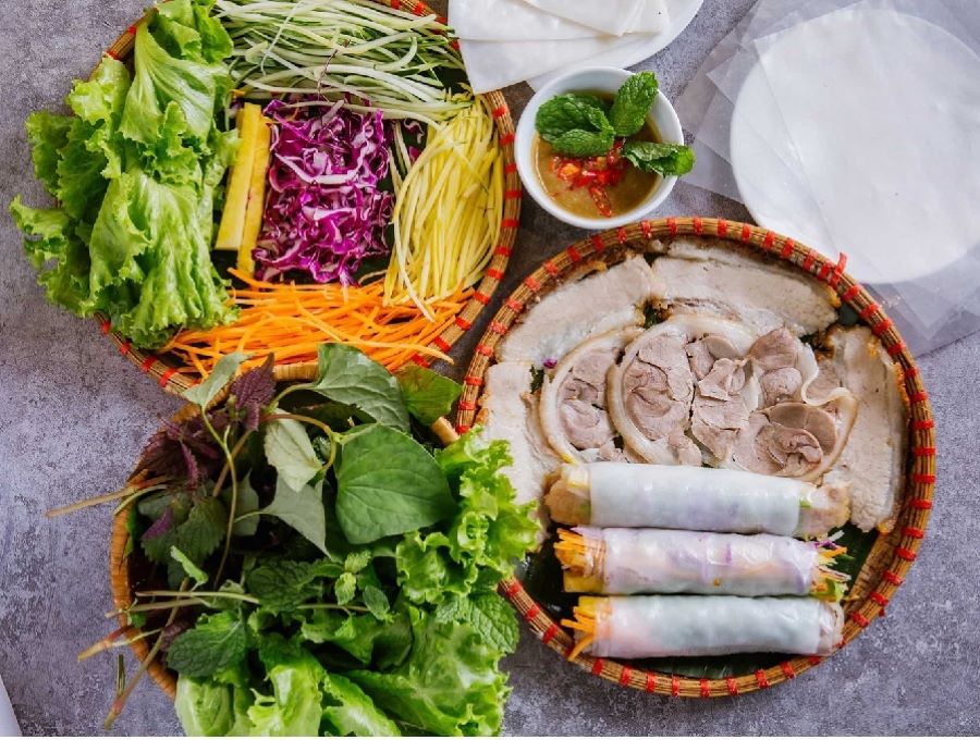 B&aacute;nh tr&aacute;ng cần mỏng, dẻo v&agrave; đủ dai để giữ phần nh&acirc;n