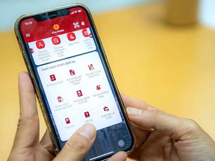 Thuế TP Hà Nội khuyến nghị người dân thường xuyên kiểm tra thông tin trên eTax Mobile, chủ động phát hiện dấu hiệu bị sử dụng trái phép dữ liệu cá nhân để đăng ký doanh nghiệp, hộ kinh doanh. Ảnh minh họa. Thuế TP Hà Nội khuyến nghị người dân thường xuyên kiểm tra thông tin trên eTax Mobile, chủ động phát hiện dấu hiệu bị sử dụng trái phép dữ liệu cá nhân để đăng ký doanh nghiệp, hộ kinh doanh. Ảnh minh họa.