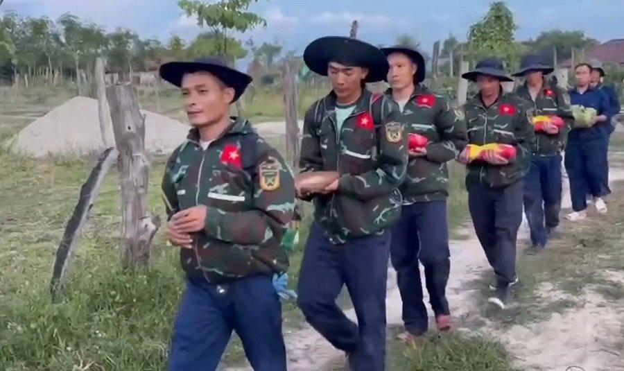 Đưa các hài cốt và di vật về Nhà thờ thị xã Pạc Xan để bảo quản và hương khói theo quy định Đưa các hài cốt và di vật về Nhà thờ thị xã Pạc Xan để bảo quản và hương khói theo quy định