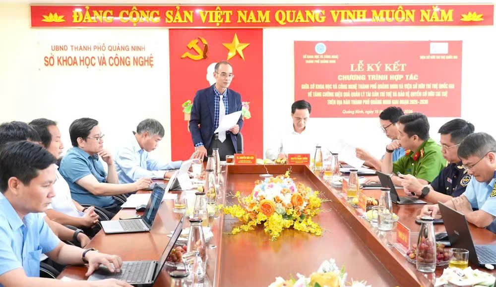 TS. Nguyễn Hữu Cẩn, Quyền Viện trưởng Viện Sở hữu trí tuệ Quốc gia, phát biểu ý kiến về các nội dung trọng tâm trong chương trình hợp tác TS. Nguyễn Hữu Cẩn, Quyền Viện trưởng Viện Sở hữu trí tuệ Quốc gia, phát biểu ý kiến về các nội dung trọng tâm trong chương trình hợp tác