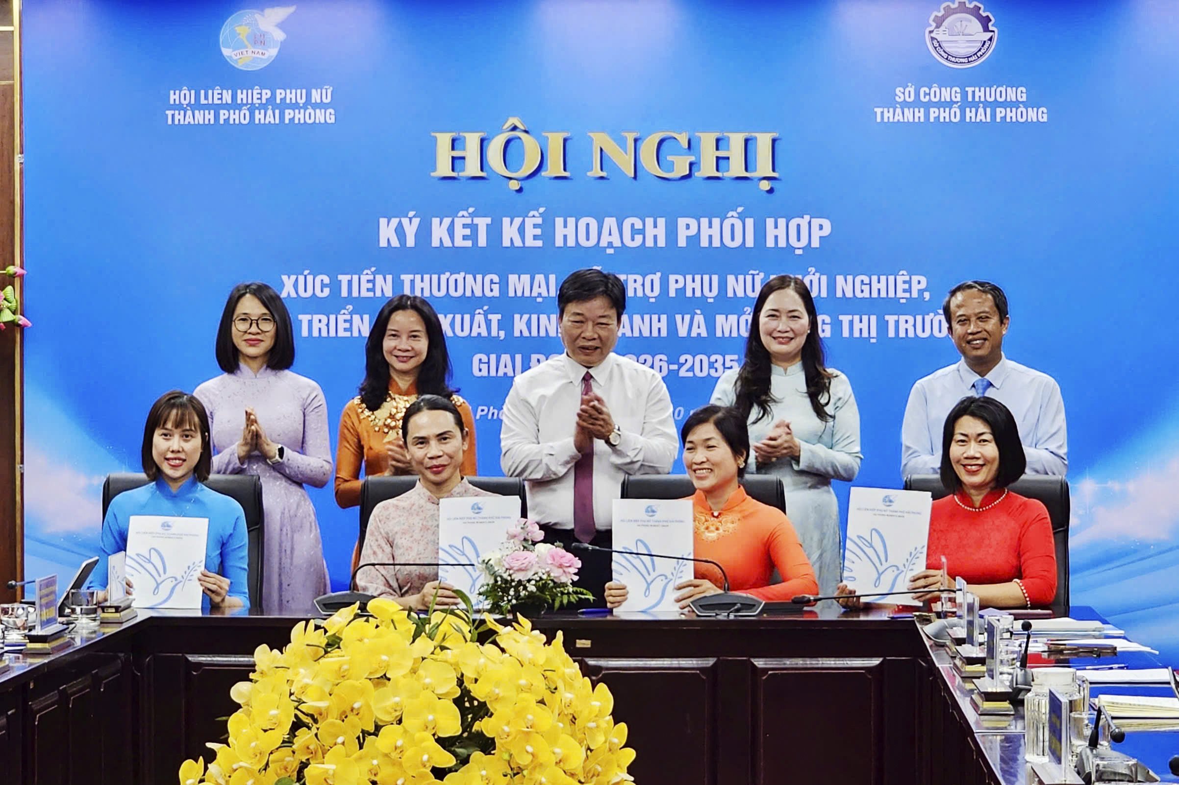 Ký kết kết nối giao thương giữa các doanh nghiệp. Ký kết kết nối giao thương giữa các doanh nghiệp.