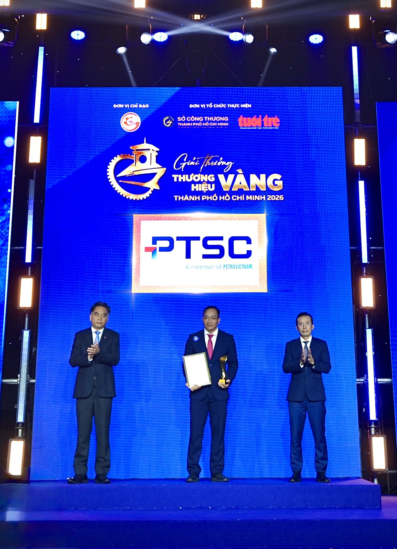 Đại diện PTSC nhận giải thưởng Đại diện PTSC nhận giải thưởng
