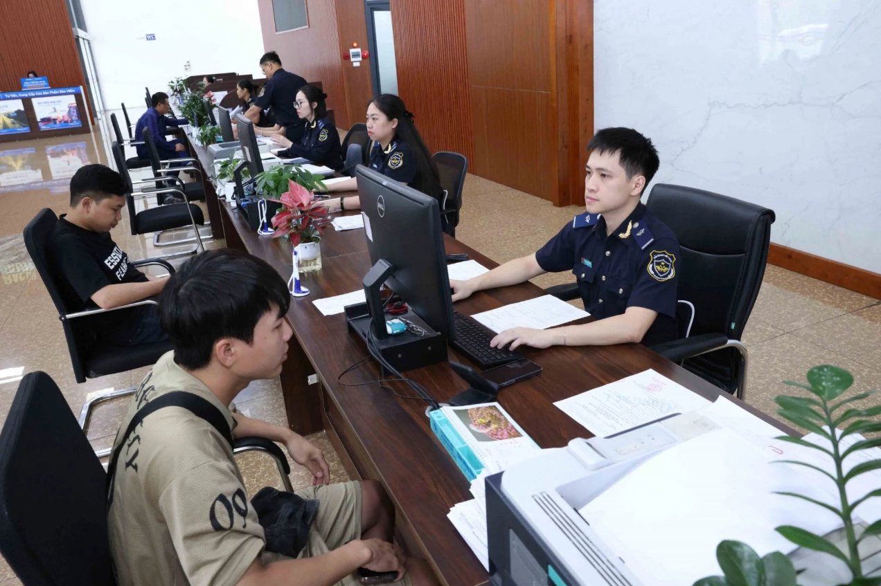 Hoạt động nghiệp vụ của c&ocirc;ng chức Hải quan quốc tế Nậm Cắn
