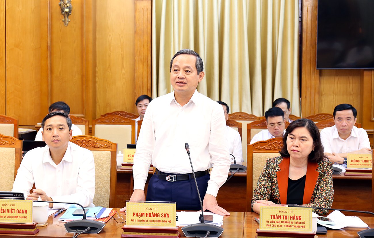 Chủ tịch UBND thành phố Bắc Ninh Phạm Hoàng Sơn phát biểu tại buổi làm việc. Chủ tịch UBND thành phố Bắc Ninh Phạm Hoàng Sơn phát biểu tại buổi làm việc.