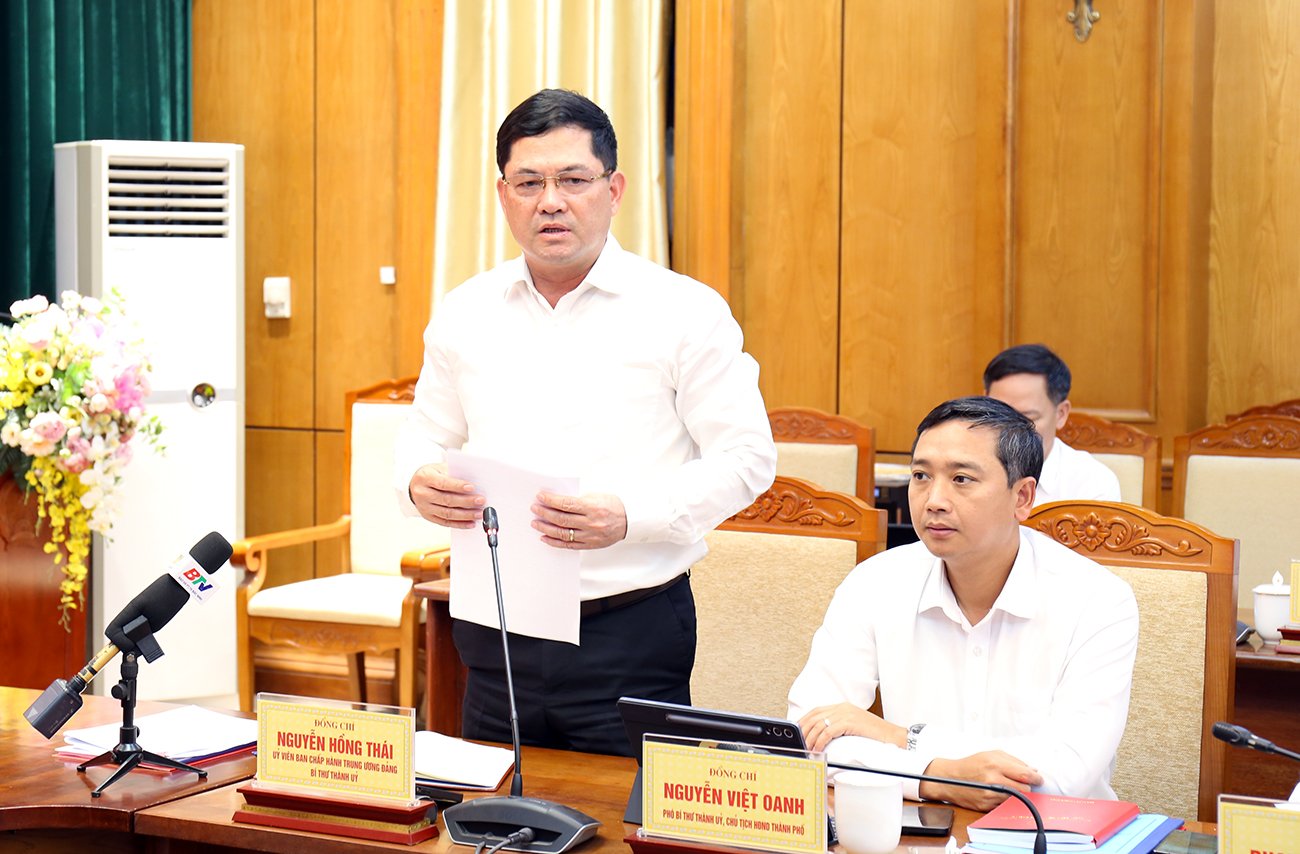 Bí thư Thành uỷ Nguyễn Hồng Thái phát biểu tại buổi làm việc. Bí thư Thành uỷ Nguyễn Hồng Thái phát biểu tại buổi làm việc.
