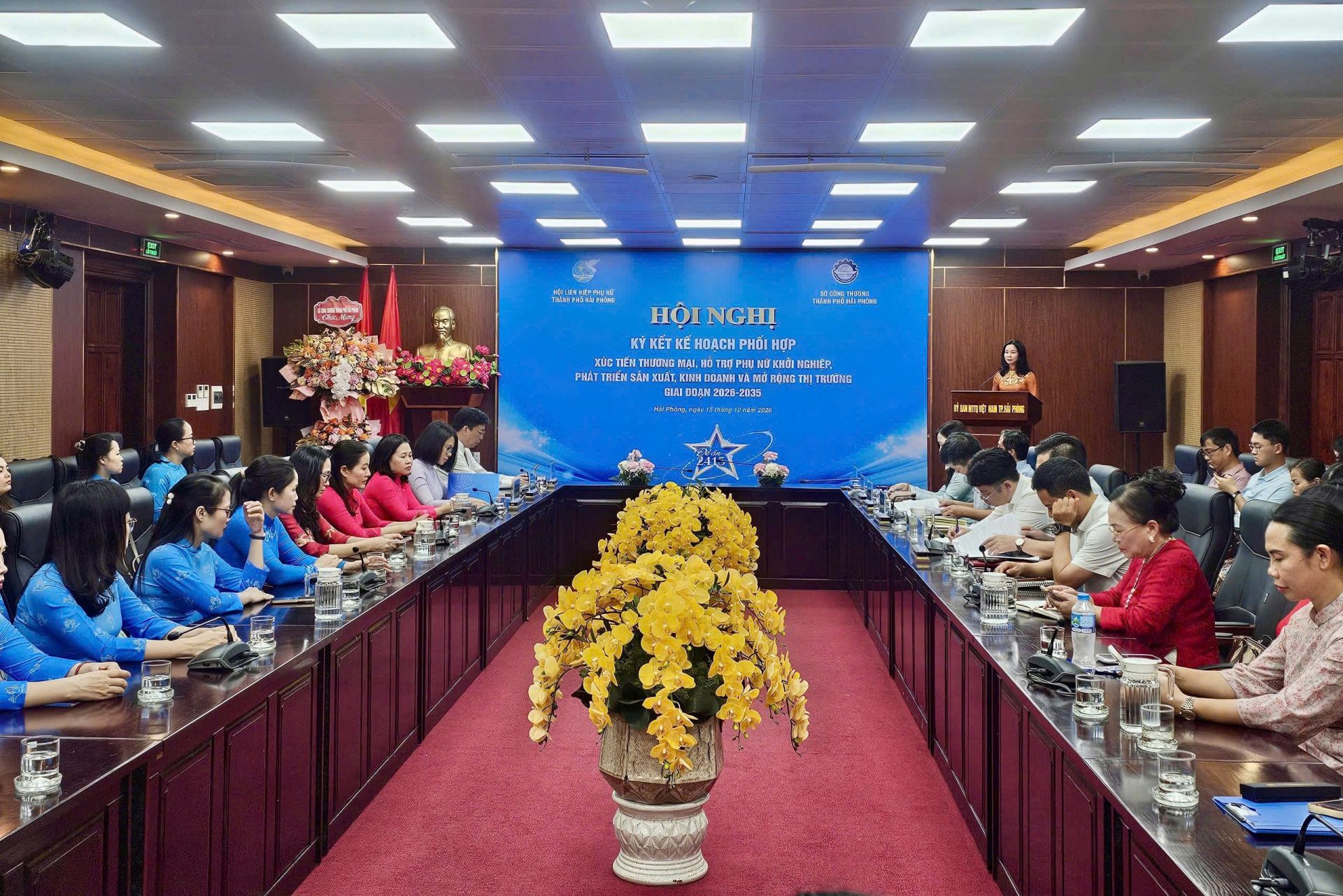 Quang cảnh hội nghị. Quang cảnh hội nghị.
