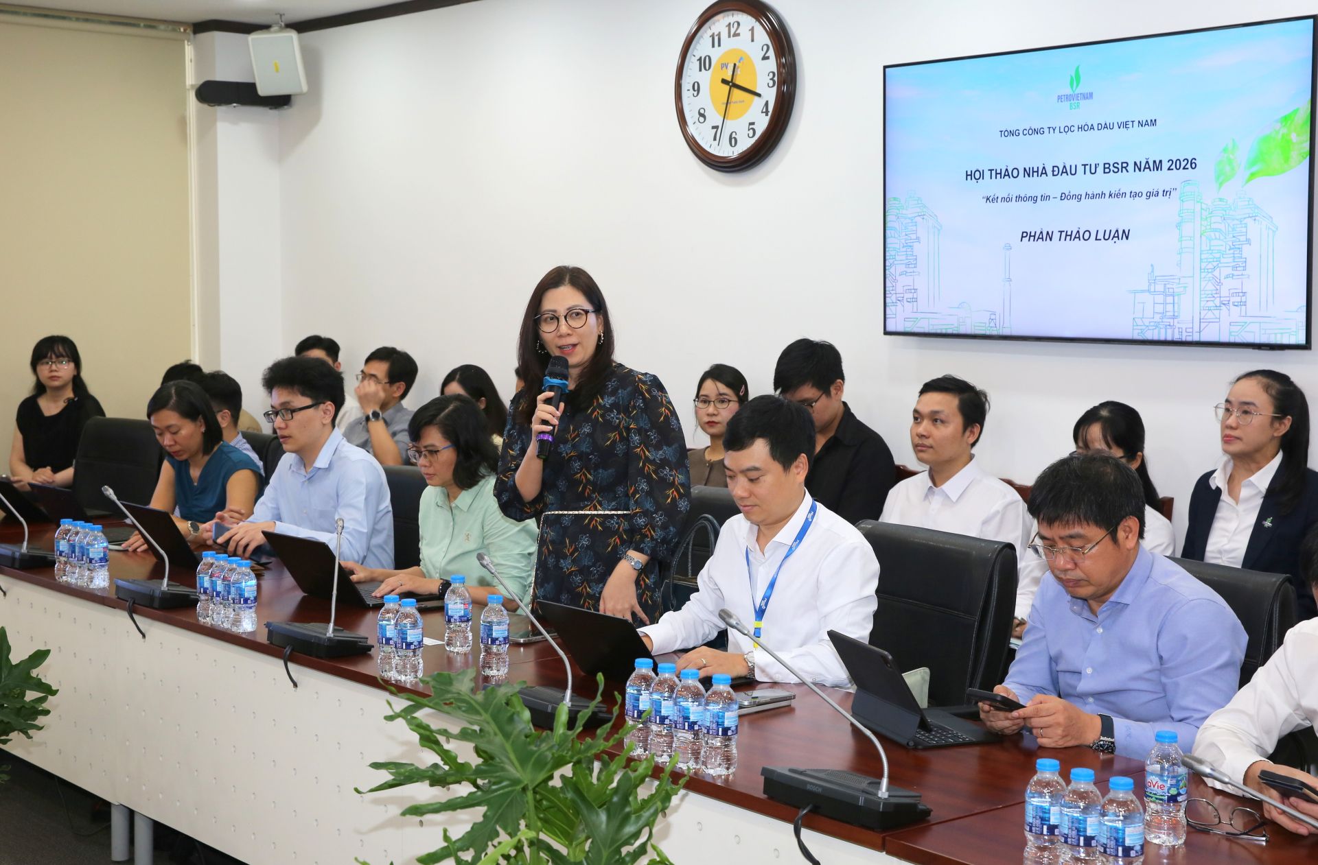 Nh&agrave; đầu tư đặt c&acirc;u hỏi tới BSR