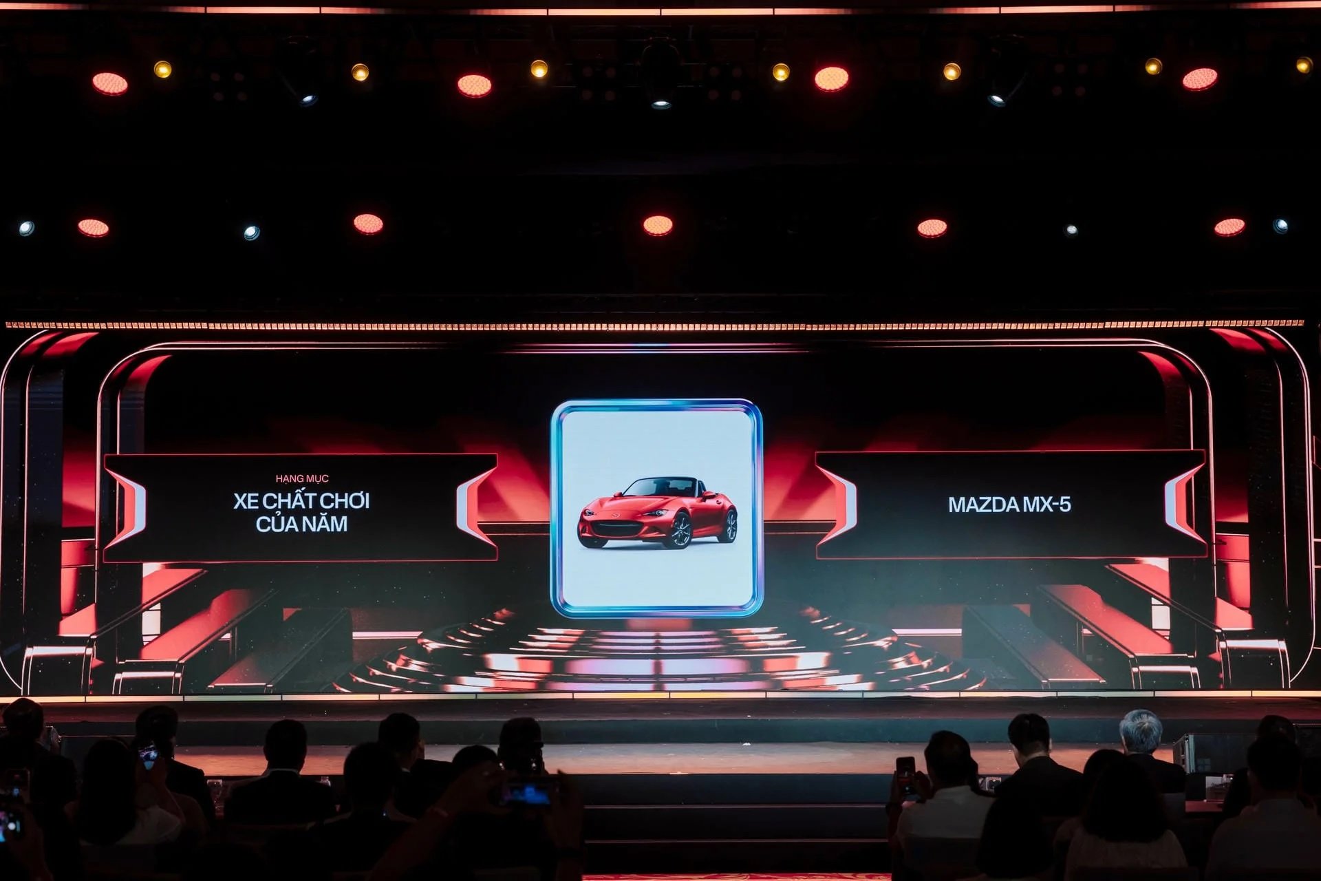 Mazda MX-5 - &ldquo;Xe ch&acirc;́t chơi của năm&rdquo;