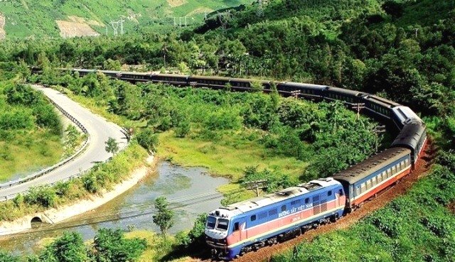 Việt Nam gây bất ngờ khi có hai đại diện góp mặt, trong đó tuyến Huế - Đà Nẵng đứng thứ 10, còn The Vietage by Anantara xếp thứ 14. Việt Nam gây bất ngờ khi có hai đại diện góp mặt, trong đó tuyến Huế - Đà Nẵng đứng thứ 10, còn The Vietage by Anantara xếp thứ 14.