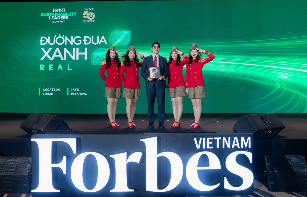 Giám đốc P. Tài chính Vietjet Nguyễn An Phú, đại diện Vietjet, nhận kỷ niệm chương vinh danh Top 50 Doanh nghiệp dẫn đầu về ESG năm 2026 Giám đốc P. Tài chính Vietjet Nguyễn An Phú, đại diện Vietjet, nhận kỷ niệm chương vinh danh Top 50 Doanh nghiệp dẫn đầu về ESG năm 2026