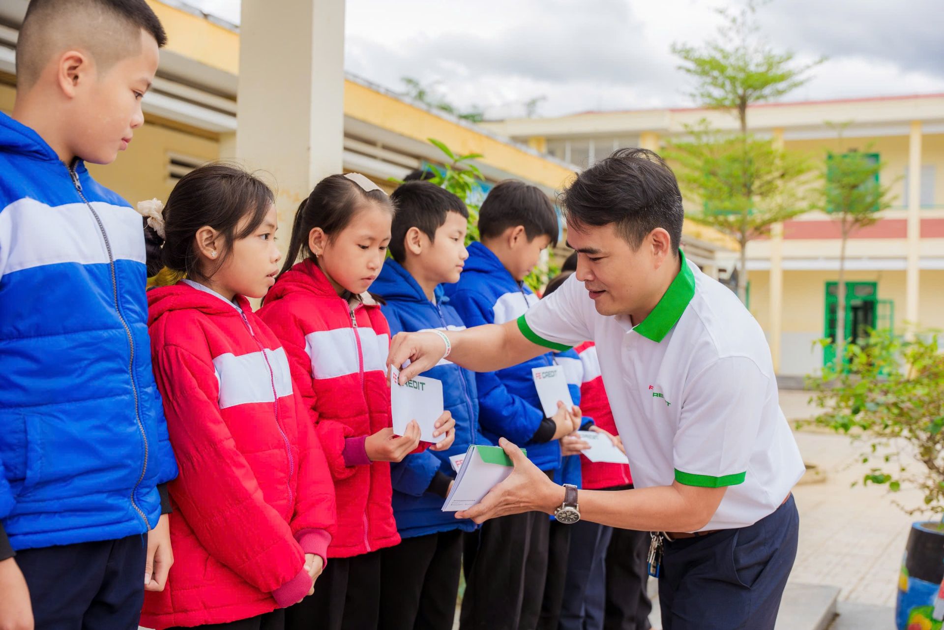 FE CREDIT ki&ecirc;n định với h&agrave;nh tr&igrave;nh &ldquo;S&aacute;t c&aacute;nh v&igrave; cộng đồng, hiện thực ho&aacute; ước mơ&rdquo; suốt 16 năm qua. Ảnh: FE CREDIT.