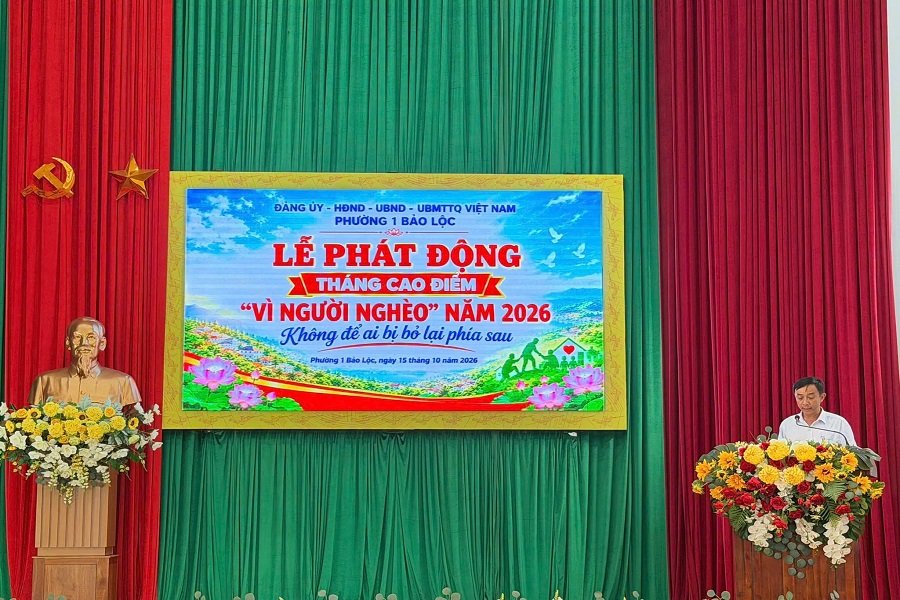 &Ocirc;ng Đỗ Hữu Bảo, Chủ tịch Ủy ban MTTQ Việt Nam phường 1 Bảo Lộc ph&aacute;t biểu tại buổi lễ. (Ảnh: CTV)