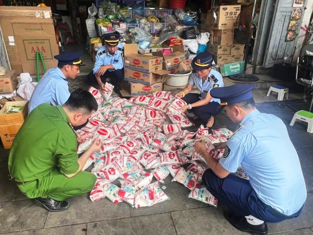 Ban Chỉ đạo 389 tỉnh Nghệ An chuẩn bị mở đợt kiểm tra chống bu&ocirc;n lậu tại cơ sở.