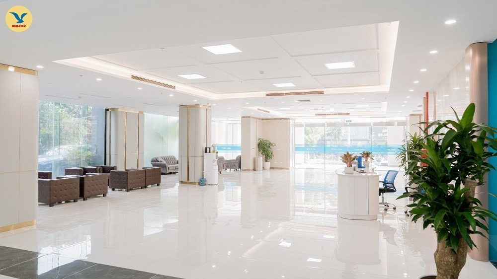 Bệnh viện được đầu tư theo m&ocirc; h&igrave;nh bệnh viện - kh&aacute;ch sạn mang đến kh&ocirc;ng gian sang trọng, hiện đại v&agrave; sự trải nghiệm h&agrave;i l&ograve;ng cho người d&acirc;n khi thăm kh&aacute;m