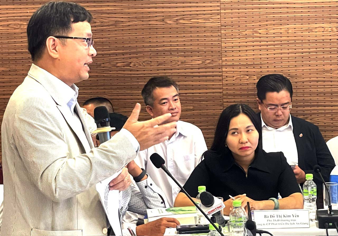 Ông Lâm Nguyễn Hải Long đề xuất ĐBSCL tập trung phát triển kinh tế tuần hoàn, kinh tế số... Ông Lâm Nguyễn Hải Long đề xuất ĐBSCL tập trung phát triển kinh tế tuần hoàn, kinh tế số...