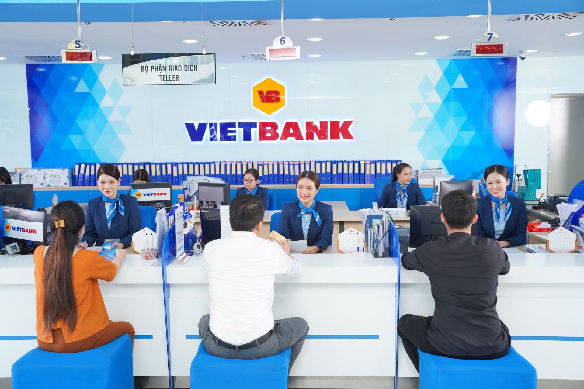 Vietbank dự kiến sử dụng nguồn vốn tăng thêm để bổ sung vốn kinh doanh và phục vụ nhu cầu cấp tín dụng. Vietbank dự kiến sử dụng nguồn vốn tăng thêm để bổ sung vốn kinh doanh và phục vụ nhu cầu cấp tín dụng.