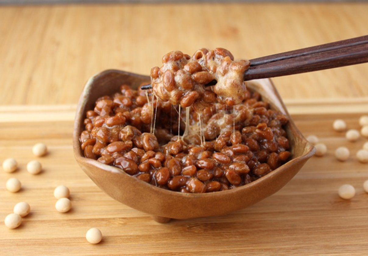 Nattokinase được chiết xuất từ m&oacute;n natto của Nhật Bản