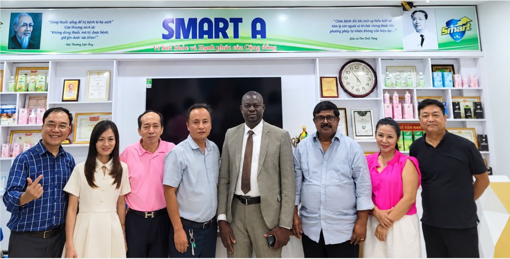 Doanh nghiệp Ấn độ t&igrave;m hiểu sản phẩm (Ảnh: C&ocirc;ng ty TNHH Ứng dụng Khoa học C&ocirc;ng nghệ Quốc tế)