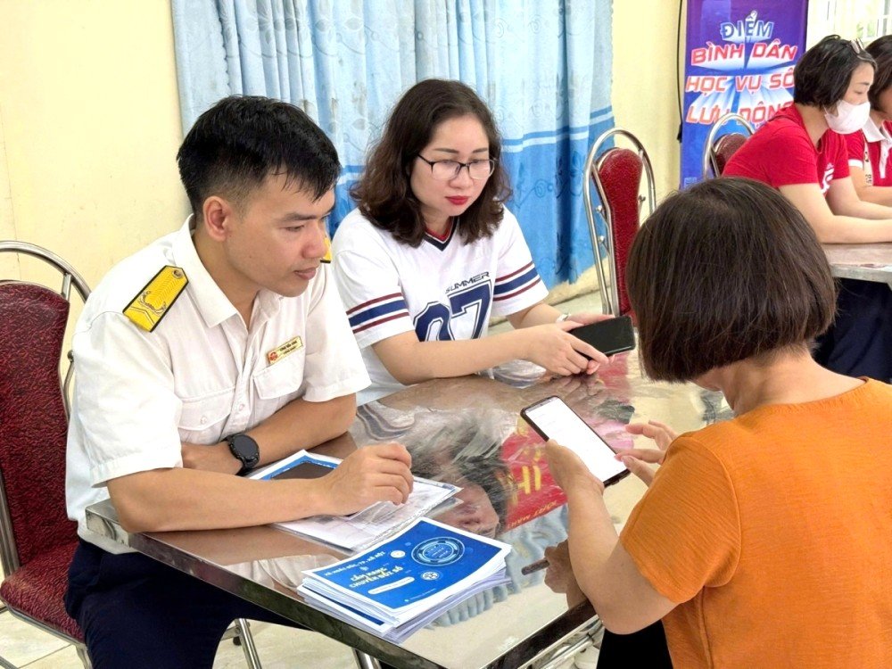 Hướng dẫn doanh nghiệp l&agrave;m thủ tục k&ecirc; khai thuế (Ảnh: Nụ B&ugrave;i)