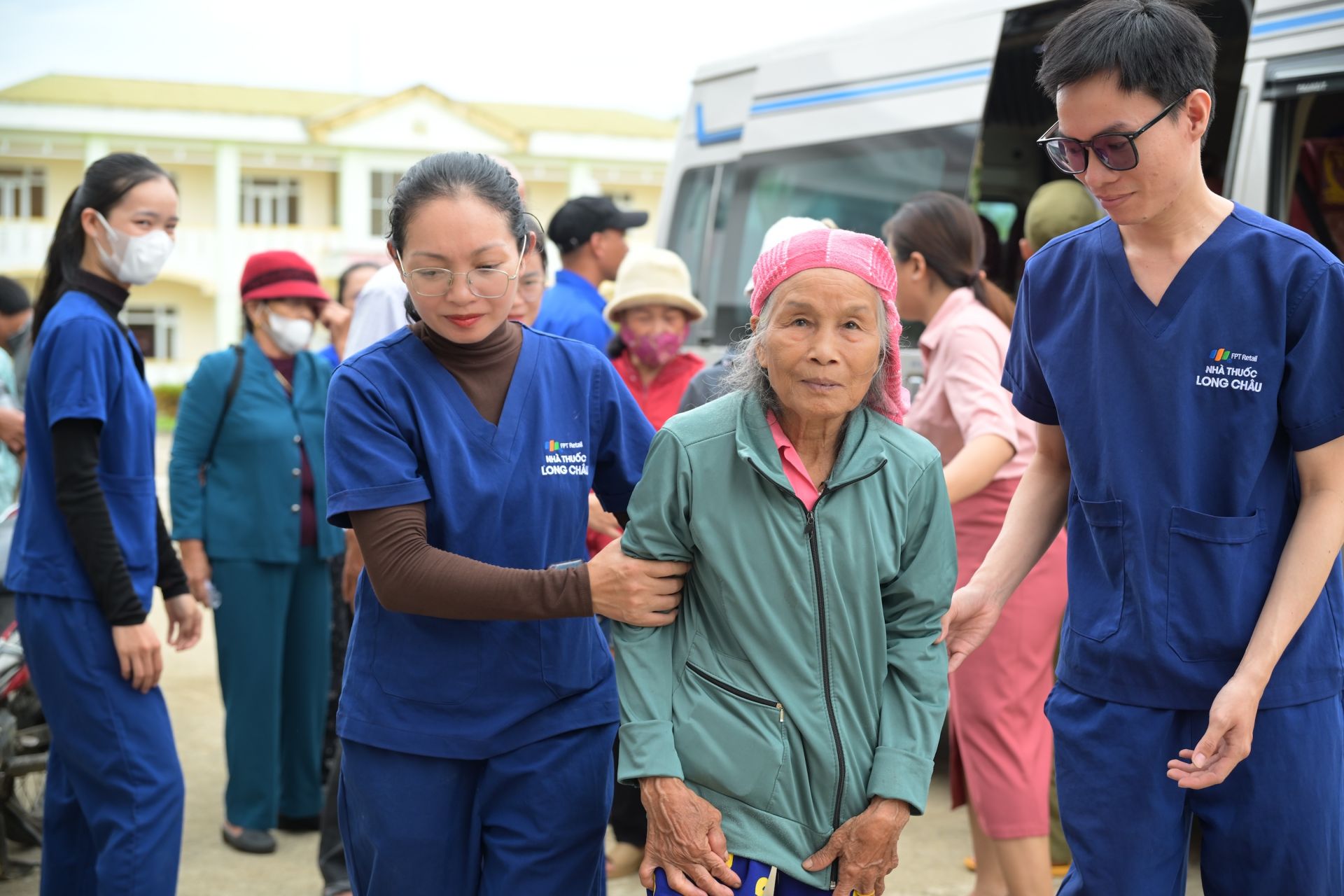 &ldquo;Long Ch&acirc;u sẻ chia&rdquo; triển khai c&aacute;c hoạt động tư vấn, tầm so&aacute;t v&agrave; kh&aacute;m sức khỏe miễn ph&iacute; cho người d&acirc;n ở mọi miền Tổ quốc.