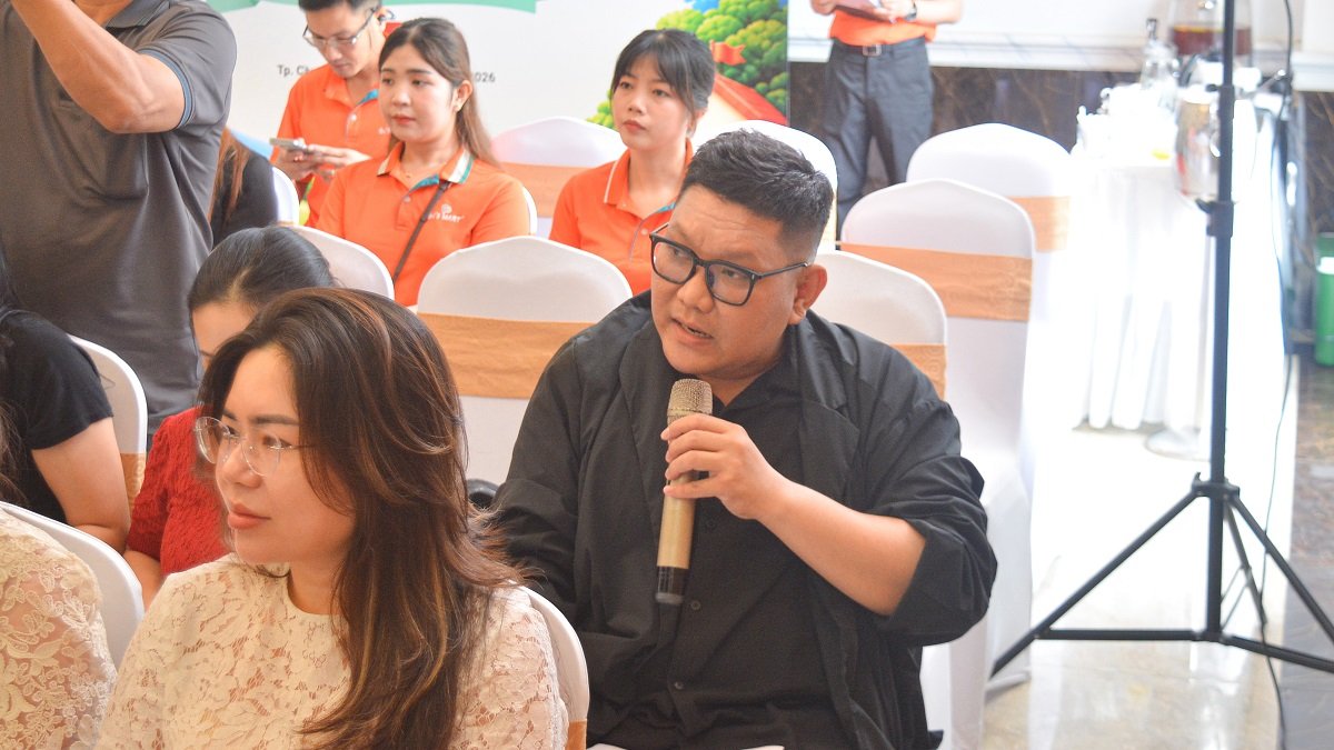 Chia sẻ th&ocirc;ng tin tại sự ki&ecirc;̣n