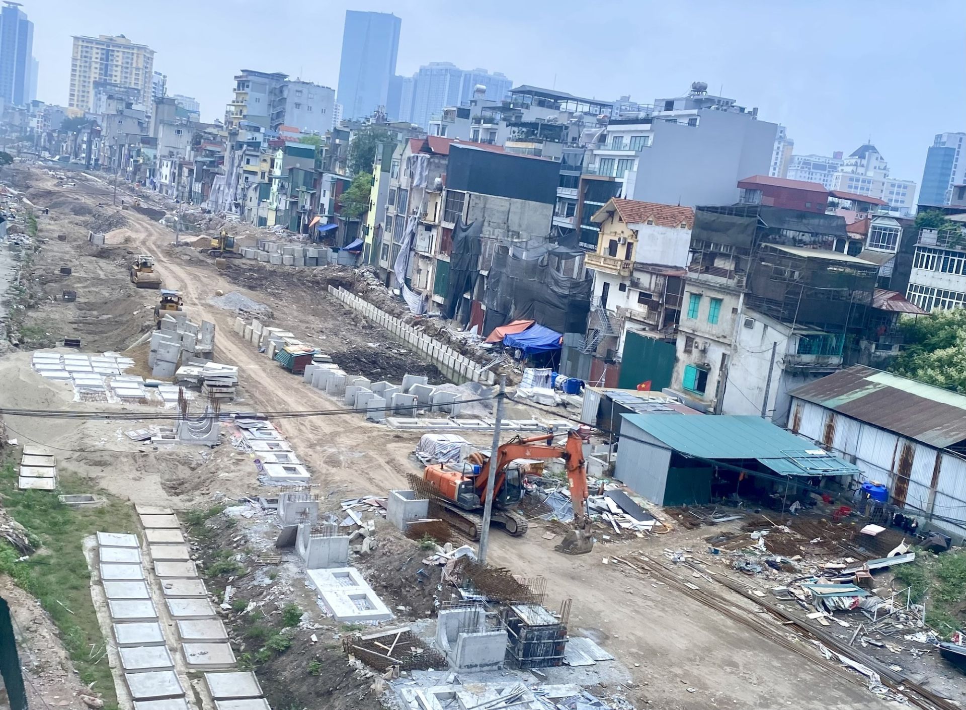 H&agrave; Nội đẩy nhanh tiến độ c&aacute;c dự &aacute;n hạ tầng, đầu tư c&ocirc;ng nhằm tạo th&ecirc;m động lực tăng trưởng trong qu&yacute; IV/2026. Ảnh VGP